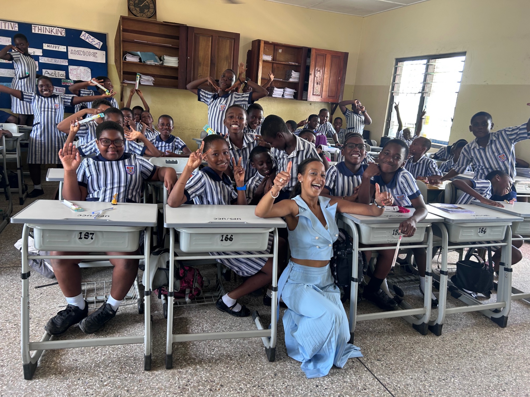 Do met een klas vol leerlingen in Ghana